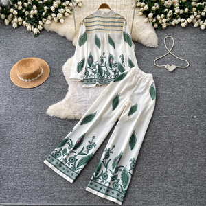 Conjunto de 2 Piezas Otoño 2026 Estilo Vintage para Mujer, Top con Cuello Polo y Traje Estampado, Ropa al Por Mayor - Product Image 4