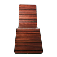 Chaise de plage ergonomique moderne en forme de S, résistante aux intempéries, avec cadre en acier et lattes en bois, pour la plage et le bord de la piscine