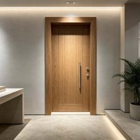 Porte d'entrée en bois massif sur mesure, résistante aux intempéries et écoénergétique, pour projets de rénovation de villas de luxe aux États-Unis