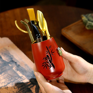 Juego de Seis Accesorios para la Ceremonia del Té, Cilindro de Laca Roja con Diseño de Bambú, Portátil, para Té Kung Fu - Product Image 1