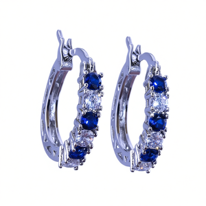 Clásicos Pendientes de Aro de Plata 925 con Zafiro Azul y Diamantes de Corte Brillante Redondo Engastados en Garra para Mujer, Uso Diario - Product Image 1
