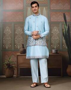 Ensemble Kurta Pajama bleu ciel avec bordure brodée, motif ethnique imprimé, tenue traditionnelle indienne pour mariage et occasions festives - Product Image 4