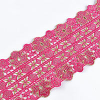Dentelle en polyester soluble dans l'eau, légère et respirante, au design tendance, à motif teint en fil pour garçons, pour textile de maison, vêtements de nuit et décoration de voiture de mariage