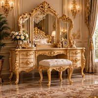Lit rond de luxe en bois sculpté doré, tête de lit capitonnée style rococo français, mobilier de chambre royal pour villa et manoir