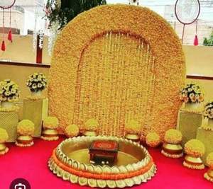 Urli en fibre de grande taille, de forme florale de lotus doré traditionnel et magnifique, diamètre 5,5 pieds, pour la cérémonie Haldi et les mariages - Product Image 5