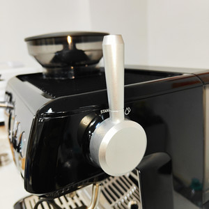 Palanca de Vapor para Cafetera Steel Pier, de Aleación de Aluminio, Acabado Negro Piano Mate y Plateado, Estilo Italiano, Lujo Retro - Product Image 3