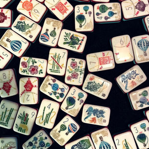 Fichas de Mahjong Americanas con Esquinas Redondeadas, Plegables, Portátiles, de Lujo, Modernas, con Diseño Grabado de 7 Capas, Walk with Me - Product Image 1