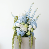 Offre Spéciale : Composition Florale en Boule Bleu Ciel – Centres de Table pour Mariages et Événements