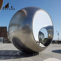 Grande sculpture abstraite en acier inoxydable avec base LED lumineuse pour décorations intérieures modernes, idéale pour les halls commerciaux et la décoration de luxe.