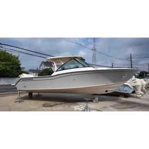 Motor para Bote Grady White 325 de 2026, Velocidad Máxima de 48.5 MPH, Capacidad de 288 Galones, Inclinación de 20 Grados, Puente de 8 pies 10 pulgadas - Product Image 1