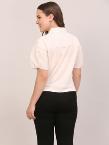 Achetez un haut beige à dentelle avec manches courtes et boutons, un haut décontracté et tendance pour l'été et les occasions quotidiennes pour femmes. - Product Image 5
