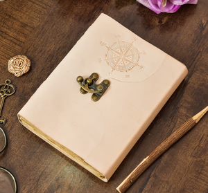 Carnet en cuir fait main The Navigator’s Chronicle avec couverture rigide et papier à bords festonnés vierges pour l'écriture et le dessin - Product Image 2