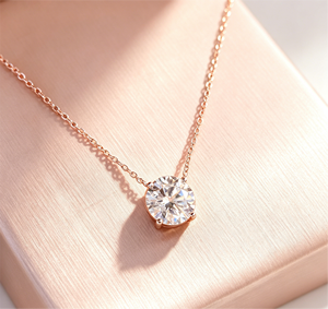Collana con Pendente Solitario in Diamante Coltivato in Laboratorio Certificato IGI, Taglio Brillante 1-5ct, Colore <span class=keywords><strong>D</strong></span>, <span class=keywords><strong>Oro</strong></span> Massiccio 18K, Lusso Personalizzato per Donne - Product Image 1