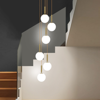 Lustre suspendu moderne en verre LED, finition laiton noir, avec boules de verre laiteuses, pour chambre, salle à manger, escalier, plafond
