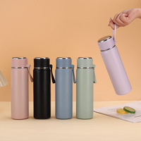 Logotipo personalizado Termo clásico de doble pared 350ml 500ml Botella de agua de acero inoxidable con asa Vasos personalizados de color sólido