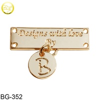 Étiquettes métalliques dorées creuses pour vêtements et chaussures, accessoires de maillots de bain en gros, badges de créateur à coudre