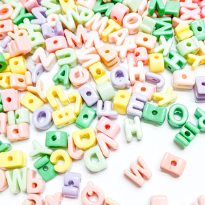 Cuentas acrílicas mate de 26 <span class=keywords><strong>letras</strong></span>, colores surtidos, con orificio recto, espaciadores sueltos <span class=keywords><strong>para</strong></span> <span class=keywords><strong>hacer</strong></span> joyas DIY, <span class=keywords><strong>pulseras</strong></span> con nombre, bolígrafos - Product Image 3