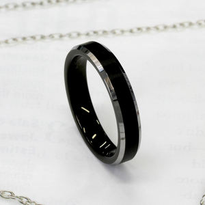 Bague de mariage pour homme en carbure de tungstène noir mat brossé de 4 mm, 6 mm, 8 mm avec bord biseauté doré – Vente en gros - Product Image 6