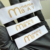 Prix d'usine Etiquettes de logo personnalisées Etiquette de marque tissée damassée satin Etiquettes tissées de vêtement personnalisées pour impression de vêtements