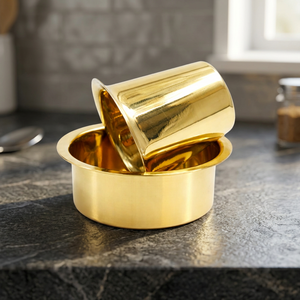 Ensemble de tasses Dabara en laiton de qualité supérieure, design floral traditionnel du sud de l'Inde, avec filtre à café et soucoupes, finition miroir de luxe - Product Image 2