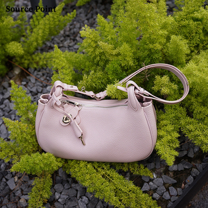 Sacs à main en cuir véritable faits à la main haut de gamme avec logo personnalisé, bandoulière réglable, sacs demi-lune, sacs à main pour femmes, sacs à bandoulière - Product Image 1