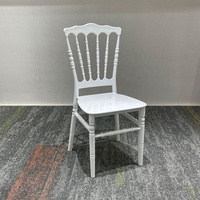 Chaises de location en résine PP imperméables pour événements, chaise Napoléon en plastique blanc brillant pour mariage, banquet, fête
