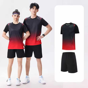 ชุดกีฬาผ้าโพลีเอสเตอร์สั่งทำจากโรงงาน น้ำหนักเบา สวมใส่สบาย แห้งเร็ว สำหรับผู้ชายและผู้หญิง - Product Image 1