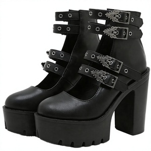 Bottes à plateforme épaisses noires style gothique avec logo personnalisé pour femme, nouvelle collection automne, talons carrés et boucle métallique - Product Image 2