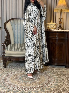Vestido Abaya de Estilo Cerrado con Estampado Abstracto Moderno OEM, Vestido Largo con Abertura Lateral para Primavera/Verano en Europa, América y Oriente Medio - Product Image 4