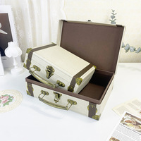 Boîte-cadeau de valise à montage automatique en papier d'art ondulé recyclé au design personnalisé