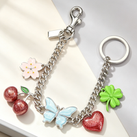 Breloque de sac papillon cerise mignonne, pendentif cœur trèfle Sakura, chaîne porte-clés, décoration de sac à main esthétique douce, accessoires pour femmes