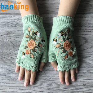 Guanti in maglia invernale <span class=keywords><strong>da</strong></span> <span class=keywords><strong>donna</strong></span> ricamati a mano guanti <span class=keywords><strong>senza</strong></span> <span class=keywords><strong>dita</strong></span> con fiori lavorati a maglia autunnali guanti <span class=keywords><strong>senza</strong></span> <span class=keywords><strong>dita</strong></span> in maglia di lana calda - Product Image 5