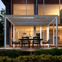 Gazebo autonome à persiennes pour patio avec structure en aluminium gris clair et couverture à persiennes imperméable pour zones de détente en extérieur toute l'année
