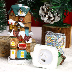 Redeco - Conjuntos de Casitas Navideñas con Luces LED, Figuras de Resina, Decoración Navideña para Interiores - Product Image 4