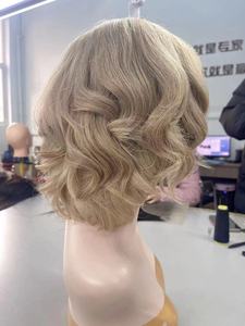 Perruque complète bouclée en cheveux Remy <span class=keywords><strong>13x4x1</strong></span> de 12 pouces pour femmes, avec dentelle transparente, densité 120%, vente en gros - Product Image 4