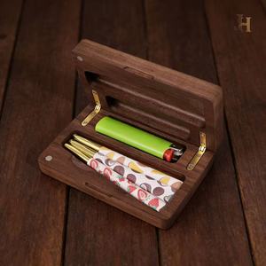 Étui à cigares portable en bois sur mesure, boîte de rangement pour briquet et cigarettes, étui à cigarettes en bois de noyer avec fermeture magnétique - Product Image 1