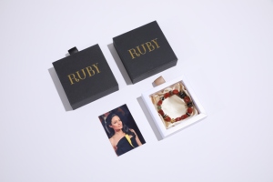 Elegante caja de regalo extraíble para joyas con inserto enmarcado para exhibir collares, anillos y pulseras. Caja de regalo de papel ecológico. - Product Image 5