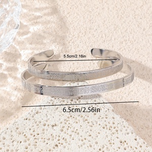 Bracciale Inciso con Motivi Islamici Arabi, Placcato Oro 18K in Acciaio Inossidabile, Braccialetto alla Moda per Donne, Vendita all'Ingrosso - Product Image 3