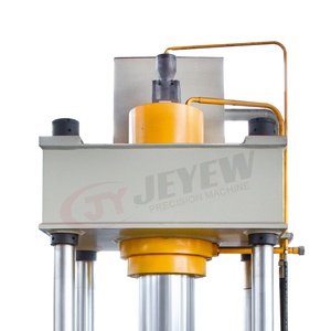 Presse hydroformeuse à quatre colonnes pour le formage profond des métaux, 315T, pour le façonnage de plaques métalliques de paraboles et le pressage de roulements de noyau - Product Image 4