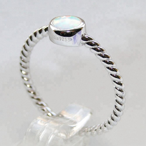 แหวนโอปอลสีขาวเล็กๆ ดีไซน์สวย ขายดี สำหรับผู้หญิง - Product Image 3