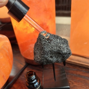 Boule de roche <span class=keywords><strong>volcanique</strong></span> naturelle rouge et <span class=keywords><strong>noire</strong></span>, <span class=keywords><strong>pierre</strong></span> de lave pour diffuseur d'arômes et absorption d'huiles essentielles - Boule minérale hautement poreuse - Product Image 2