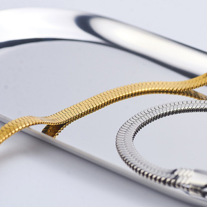 Cadena de serpiente plana de 6mm para parejas, brazalete de hueso de serpiente plano de acero de titanio de uropean y Merican - Product Image 5