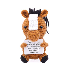 Poney en laine tricotée fait main, figurine positive en crochet, cadeau créatif pour l'encouragement et le soutien émotionnel des amis - Product Image 1