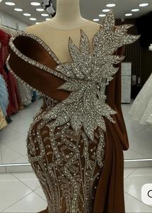 Gaun <span class=keywords><strong>Prom</strong></span> Satin Off-Shoulder Elegan Panjang Menyentuh Lantai dengan Korset Berhias Manik-Manik dan Dekorasi Pola Renda untuk Gaya Pesta yang Glamor - Product Image 2