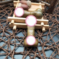 Sculptures d'art érotiques, pénis en bois comme décorations, bases de pénis, supports de pénis