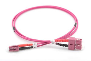 Оптоволоконный патч-кабель OEM ODMDIGITUS <span class=keywords><strong>LWL</strong></span> OM4, 2 м, <span class=keywords><strong>LC</strong></span>-SC, LSZH, дуплексный, многомодовый, 50/125, 10 Гбит/с, фиолетовый - Product Image 4