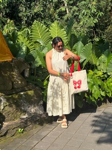 Bolso de mano ecológico con estampado de cerezas, bolso de lona para mujer, para compras, playa y uso diario, disponible para la venta. - Product Image 2