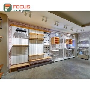 Vitrine en acier inoxydable et verre pour boutique contemporaine, service d'installation, magasin de vêtements - Product Image 2