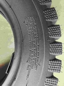 L'usine vend en forte demande les tout nouveaux pneus diagonaux de haute qualité pour camions, tracteurs et tricycles, avec des dimensions de 5.00-12. - Product Image 3