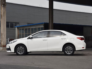 無事故・低走行距離の2018年式トヨタカローラ、プレミアム中古車。 - Product Image 4